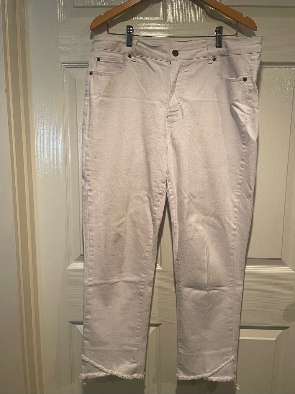 Slimsation By Multiples White Capri with Frayed Hem